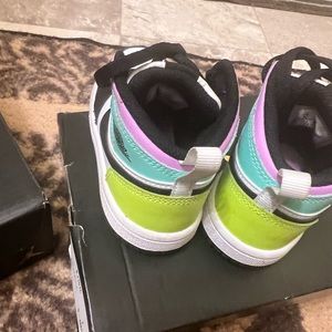 Jordan one( mid) toodler size
